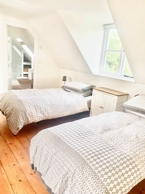1 dormitorio, tabla de planchar con plancha, wifi gratis y ropa de cama