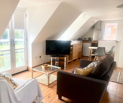 Central Ely 3 bed 2 bathroom smart apartment