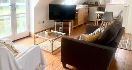 Central Ely 3 bed 2 bathroom smart apartment