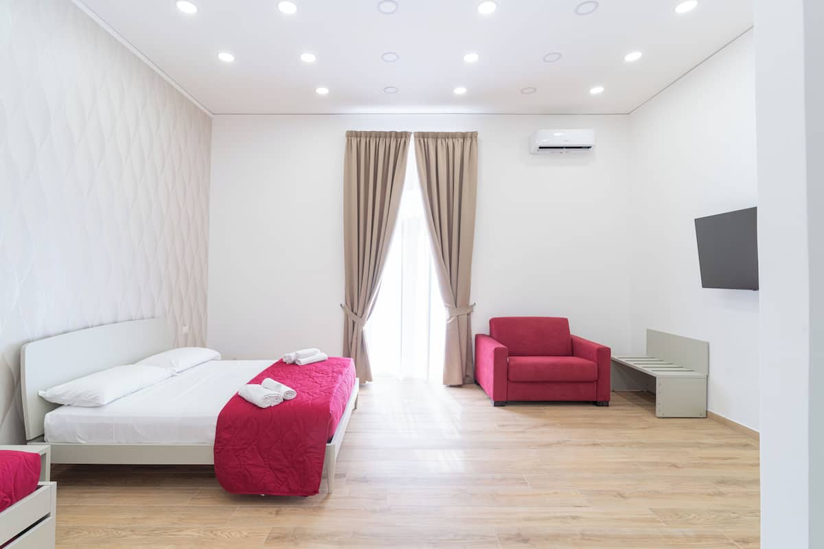 Deluxe studio suite, 1 slaapkamer | Italiaanse Frette-lakens, luxe beddengoed, donzen dekbedden