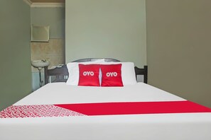 Deluxe Double Room | In-room safe, desk, laptop workspace, free WiFi - OYO 91721 Hotel Brenton (Kupang)