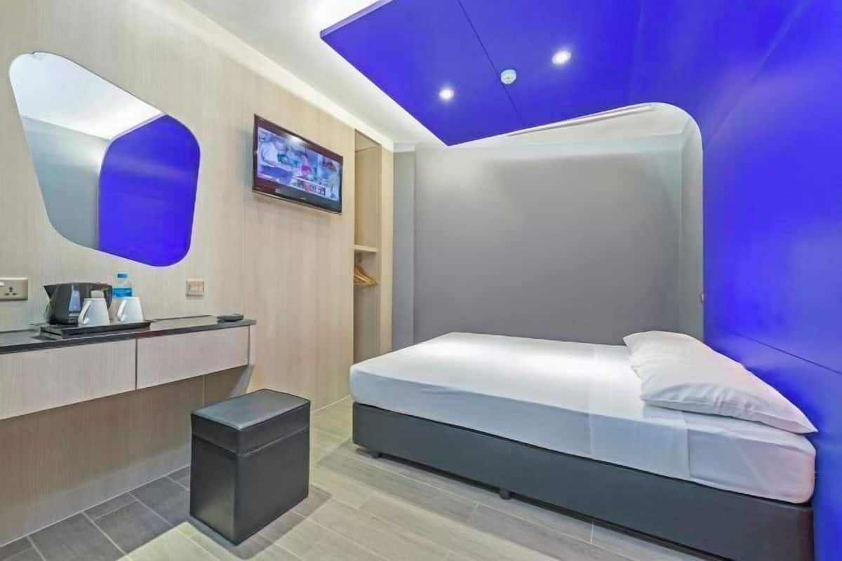 Desk, free WiFi, bed sheets