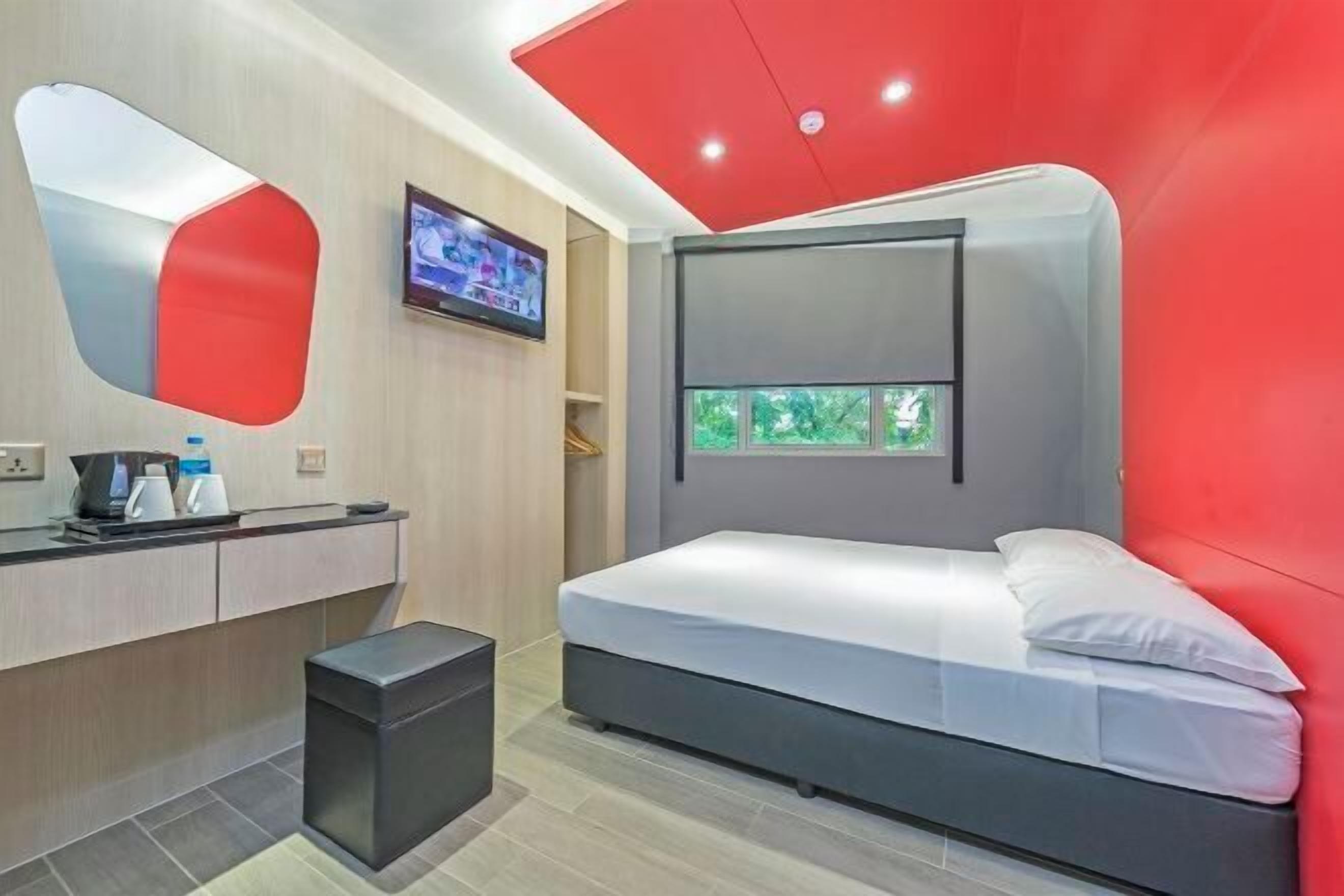 Desk, free WiFi, bed sheets