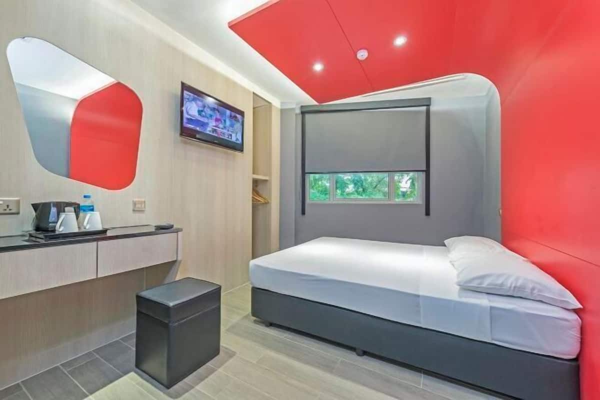 Desk, free WiFi, bed sheets