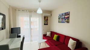Apartamento familiar, 1 habitación, balcón, vistas al jardín | Zona de estar