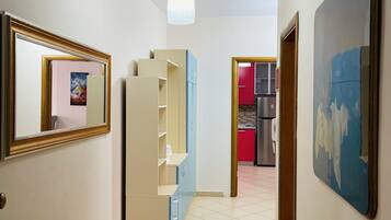 Familienapartment, 1 Schlafzimmer, Balkon, Gartenblick | 1 Schlafzimmer, Daunenbettdecken, kostenloses WLAN, Bettwäsche