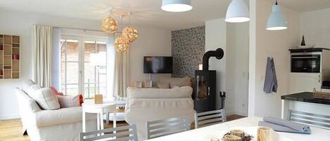 Smart TV, fireplace, DVD player
