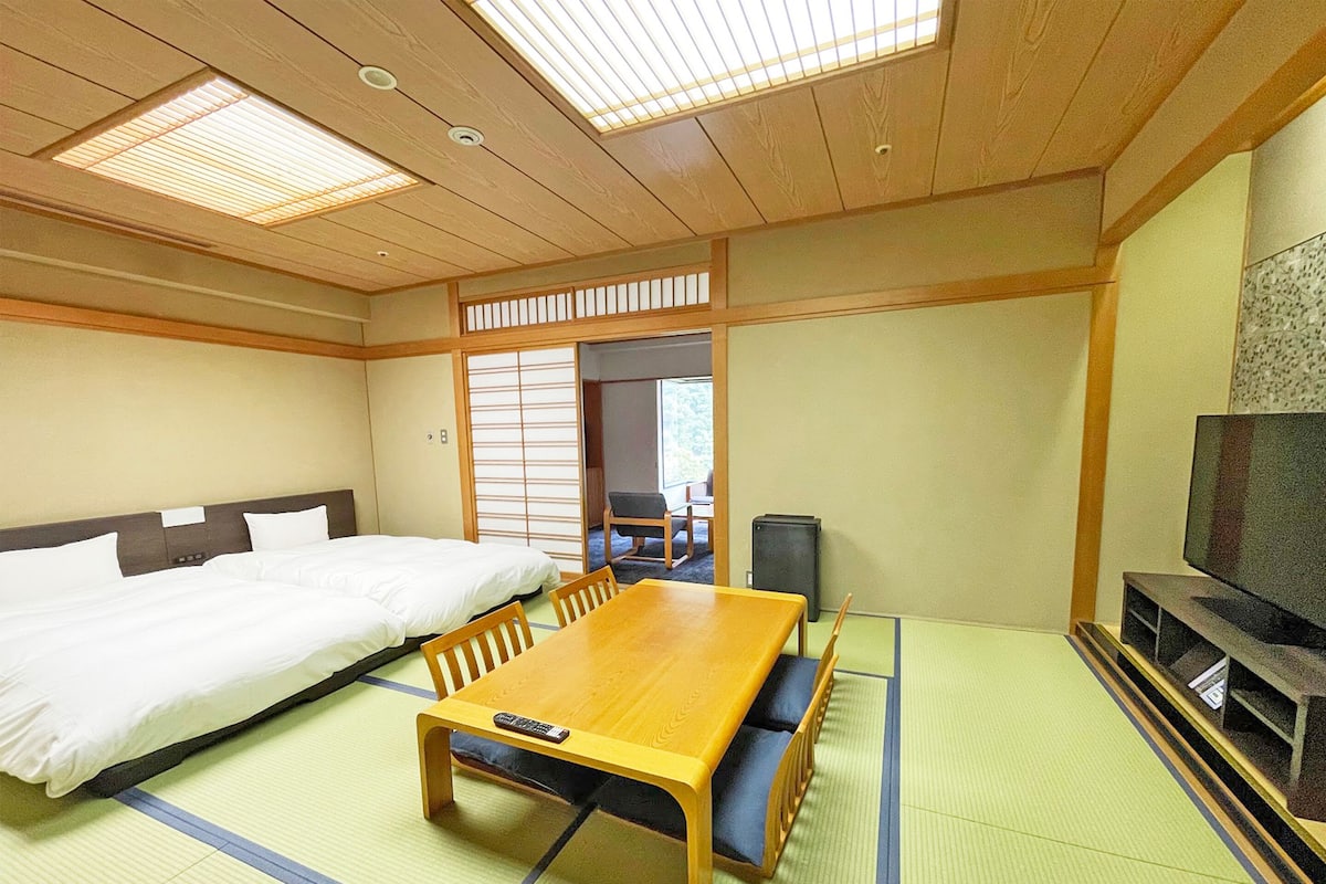 Deluxe Japanese Style Room, Non Smoking | Iron/ironing board, free WiFi, bed sheets