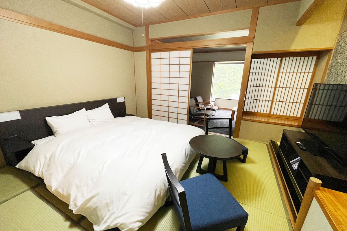 ห้องทราดิชันนัลดับเบิล, ปลอดบุหรี่ (Japanese Style) | เตารีด/โต๊ะรีดผ้า, Wi-Fi ฟรี, ผ้าปูที่นอน