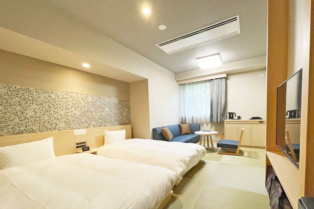 ห้องทราดิชันนัล, ปลอดบุหรี่ (Japanese Modern Style, 13 sqm) | เตารีด/โต๊ะรีดผ้า, Wi-Fi ฟรี, ผ้าปูที่นอน