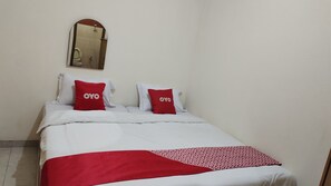 Free WiFi, bed sheets - Hotel O C16 Siwalankerto Syariah (Sidoarjo)