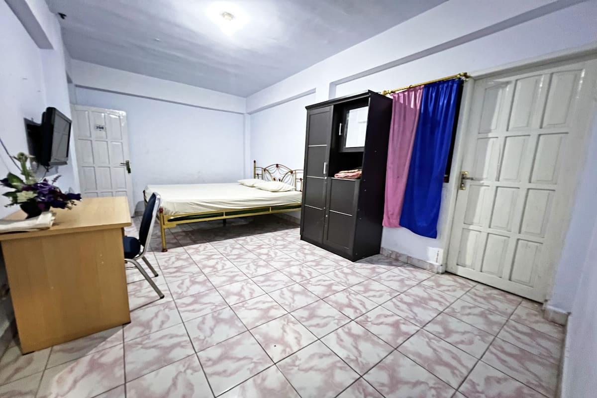 Standard Double Room | Desk, laptop workspace, free WiFi, bed sheets