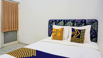Economy Double Room | Desk, free WiFi, bed sheets