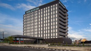 A modern hotel building with a flat roof and a sign reading "HOTEL ROUTEINN". - Hotel Route-Inn Shunan-Tokuyama Higashi Inter- (Shunan)