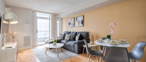 Royal Condo | Living area