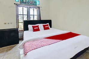 Deluxe Double Room | In-room safe, desk, laptop workspace, free WiFi