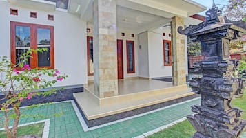 ด้านหน้าที่พัก
