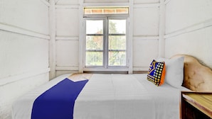A room with a bed, a window, and a wooden headboard. - OYO Homes 90850 Cibeunying Eco Tourism Homestay Cibodas Maribaya 2 (Lembang)