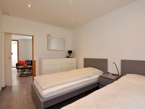 2 chambres, bureau, accĂšs Internet
