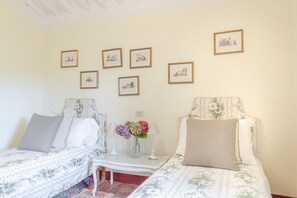 3 Schlafzimmer, Bügeleisen/Bügelbrett, Bettwäsche