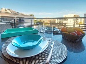 تناول الطعام بالخارج