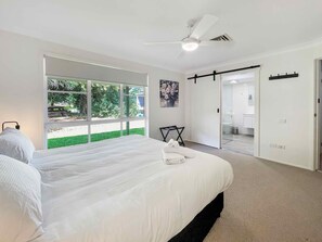 6 habitaciones, tabla de planchar con plancha, internet y ropa de cama
