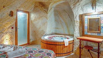 Royal Double Room | Hypo-allergenic bedding, free WiFi