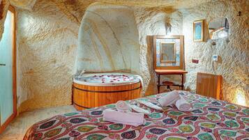 Royal Double Room | Hypo-allergenic bedding, free WiFi