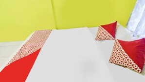 A bed with a white and red bedspread and matching pillows, a yellow wall, and a white curtain. - Hotel O Emes Jaya HomestayNearSamsung Electronic Indonesia PT (Batam)