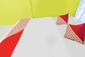 Economy Double Room | In-room safe, desk, laptop workspace, free WiFi - Hotel O Emes Jaya HomestayNearSamsung Electronic Indonesia PT (Batam)