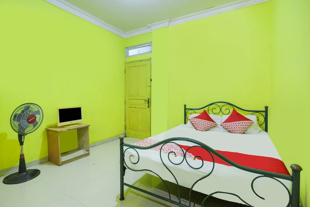 Economy Double Room | Peti besi dalam bilik, meja, ruang kerja komputer riba, Wi-fi percuma 