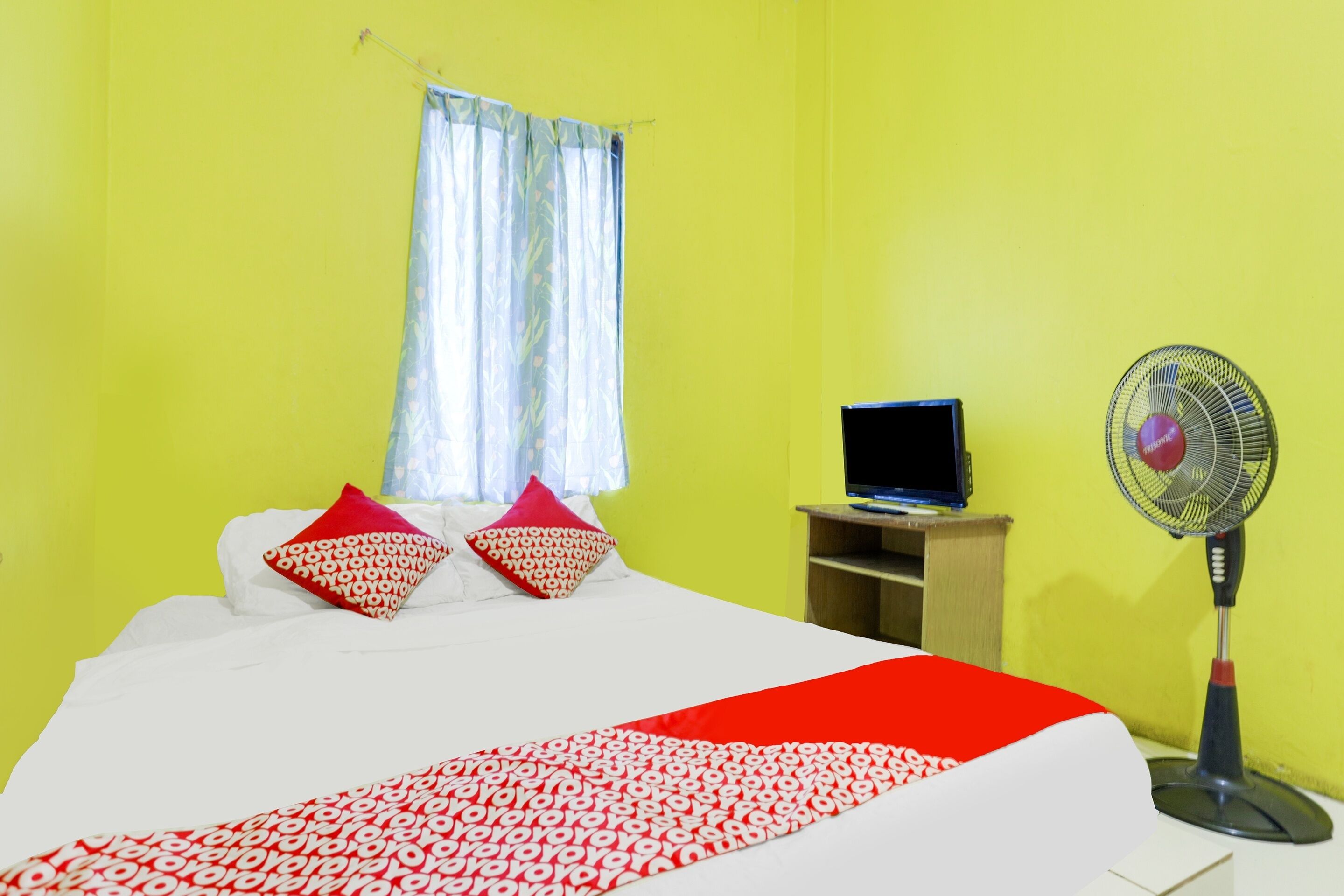 Economy Double Room | In-room safe, desk, laptop workspace, free WiFi