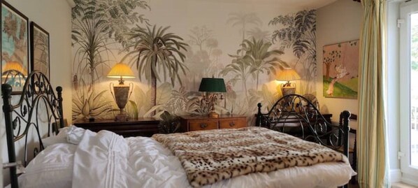 3 bedrooms, desk, iron/ironing board, free WiFi - Elegant Victorian house in South London. Excellent transport links. (London)