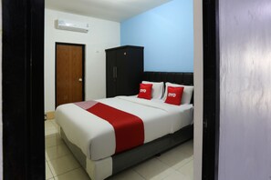 Desk, free WiFi, bed sheets