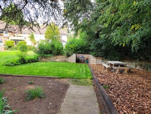 Outdoor dining - Stunning 2 bed cottage on the river Wensum (Hellesdon)