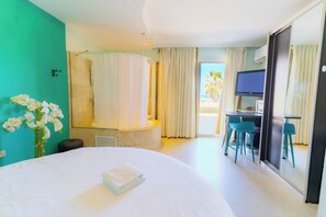 In-room safe, laptop workspace, soundproofing, free WiFi - Marina Ben Gurion Hostel (Tel Aviv)