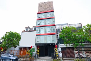 Front of property - Flagship 3688 Pot Art (Surabaya)