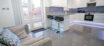 Newly Refurbished Modern 4 Bed Detached House