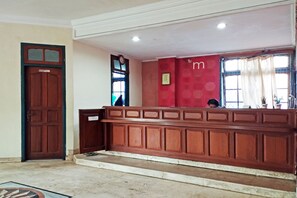 Reception - OYO 91973 Green Hotel Near Polsek Sabangau (Palangkaraya)