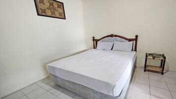 Standard Double Room | Free WiFi, bed sheets