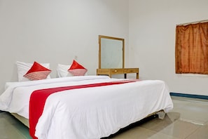 Standard Double Room | In-room safe, desk, laptop workspace, free WiFi