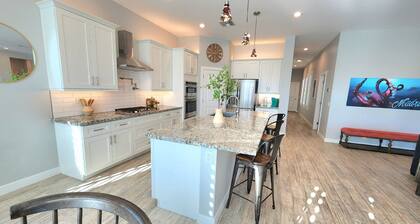 Luxury 3BR 3BA Villa, Private Pool, Pet Friendly*, Indoor Fireplace, 1.25 Acres