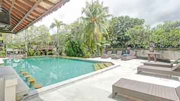 Kolam renang outdoor