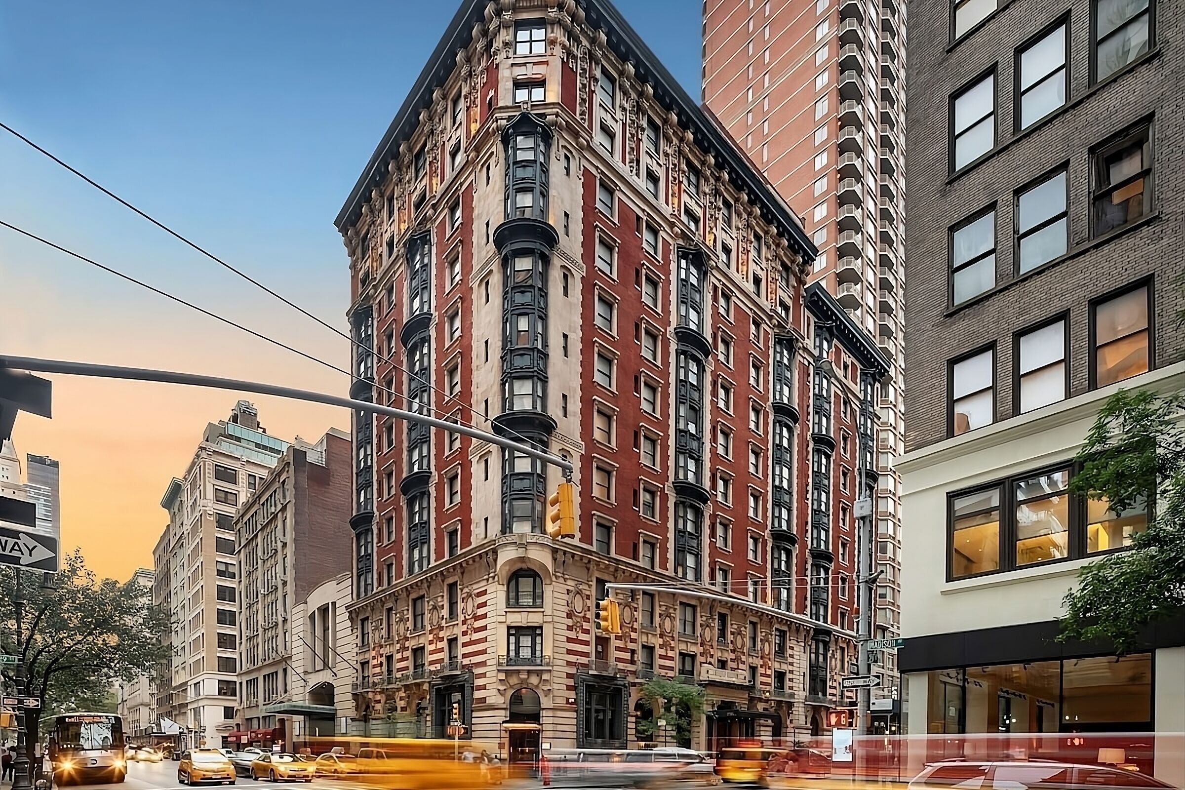 The Heart Of New York City! 3 Awesome Units, Go For A Stroll In Central Park!