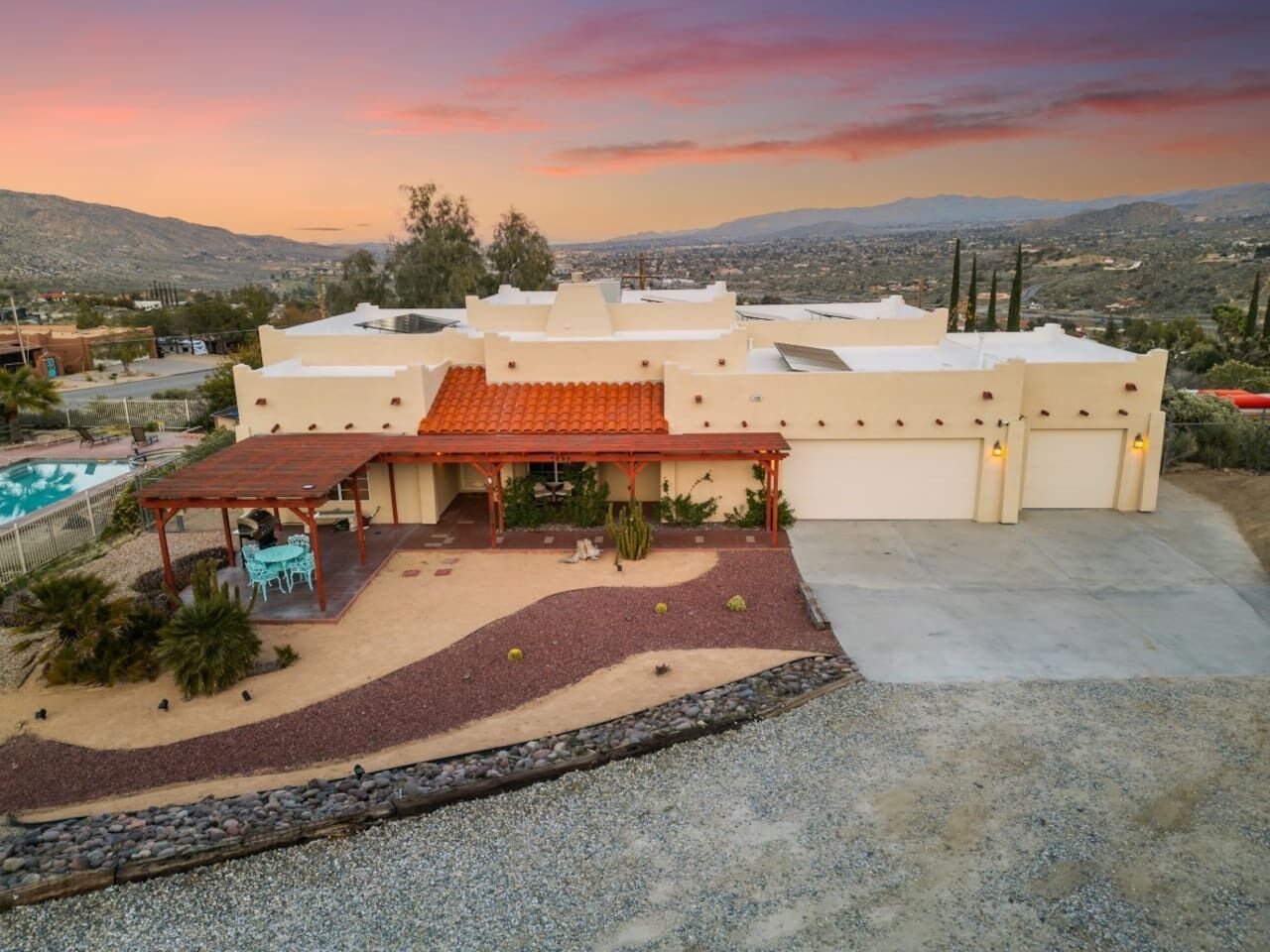 Casa De La Risa, SPA, NFL on projector, game room