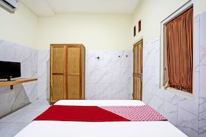 Standard-Doppelzimmer | Zimmersafe, Schreibtisch, laptopgeeigneter Arbeitsplatz