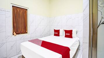 Caja de seguridad en la habitación y escritorio