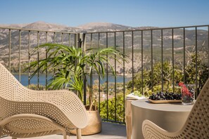 Luxury Split Level Two-Bedroom Residence with Mountain & Sea View | View from room