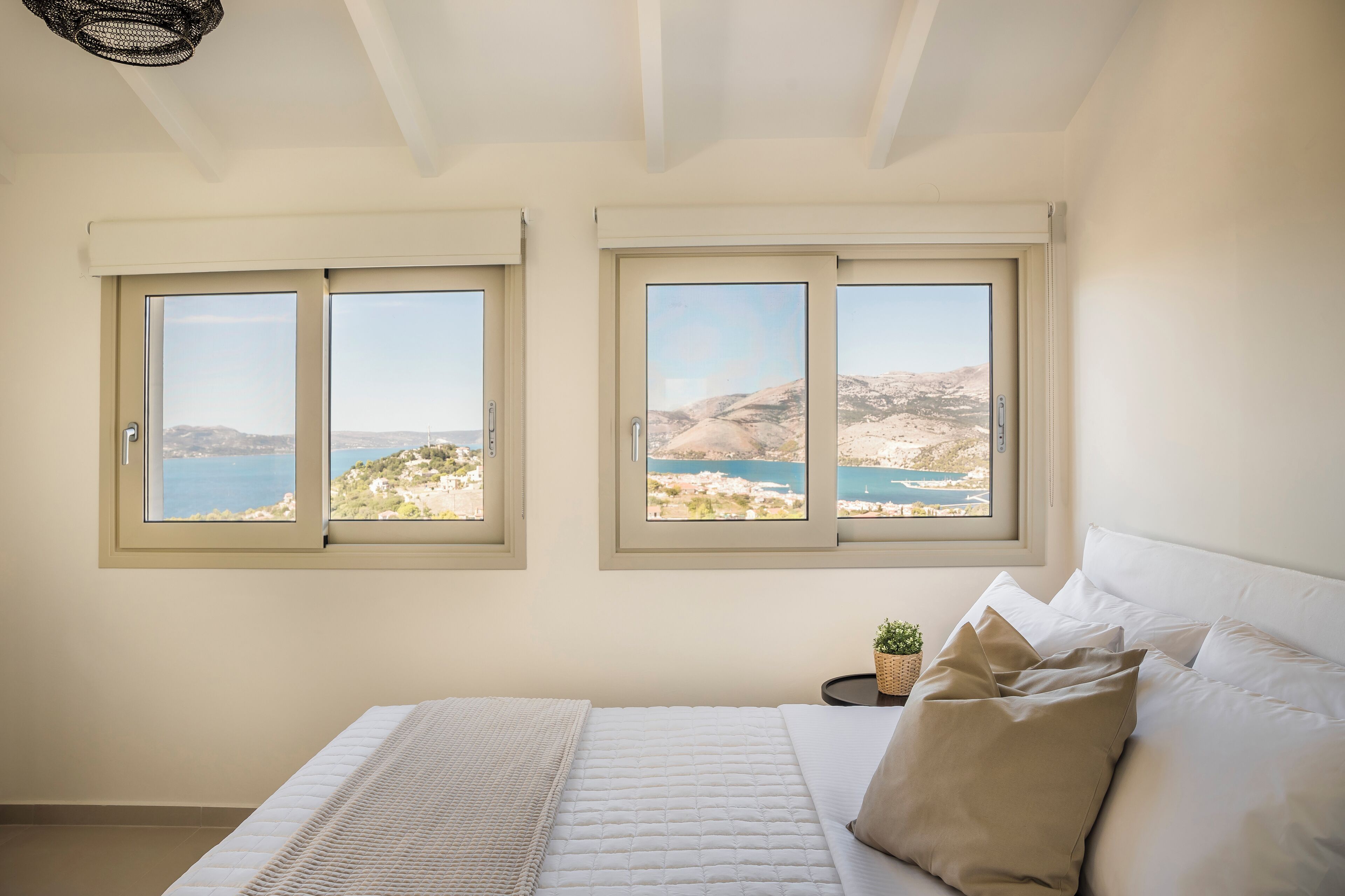 Panoramic Two-Bedroom Residence with Sea View | 2 bedrooms, Egyptian cotton sheets, premium bedding, in-room safe