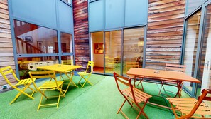 تناول الطعام بالخارج